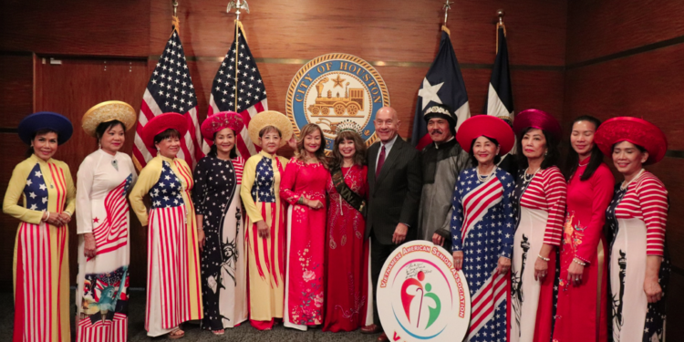 City Hall Hosts Vietnamese American Senior Association for Meaningful Exchange