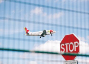 امریکا کے ایشیائی باشندوں کے لیے نئی سفری ویزا پابندیوں کا انتباہ