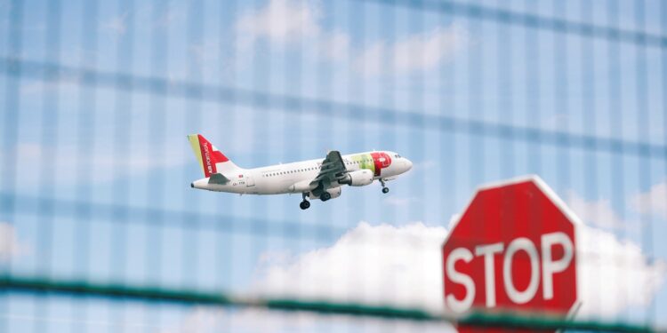 امریکا کے ایشیائی باشندوں کے لیے نئی سفری ویزا پابندیوں کا انتباہ