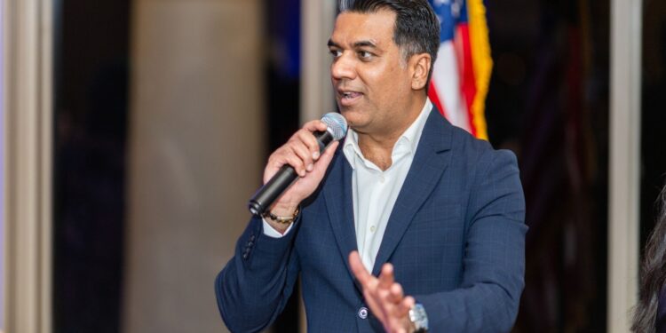 شوگر لینڈ کے میئر اور سٹی کونسل الیکشن میں کئی ایشیائی امیدوار مقابلے پر