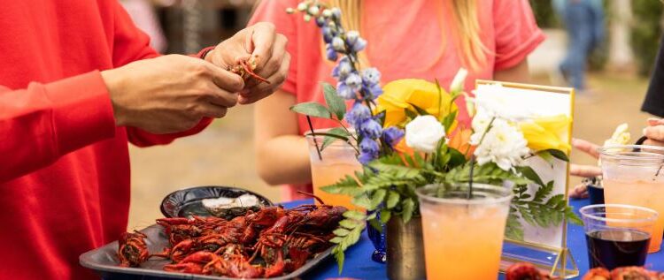 میئر کے امیدوار نوشاد کرمالی کی میزبانی میں کراوفش بوائل تقریب