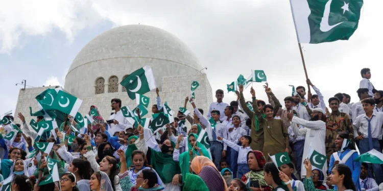 2022 08 14t092743z 1751041711 rc29wv922iot rtrmadp 3 pakistan independenceday 1