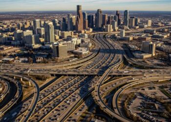 ہیوسٹن کے شہریوں کی آمدنی کا بڑا حصہ کس پر خرچ ہوتا ہے ؟